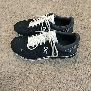 On Cloudflow running shoe.  Excellent condition!